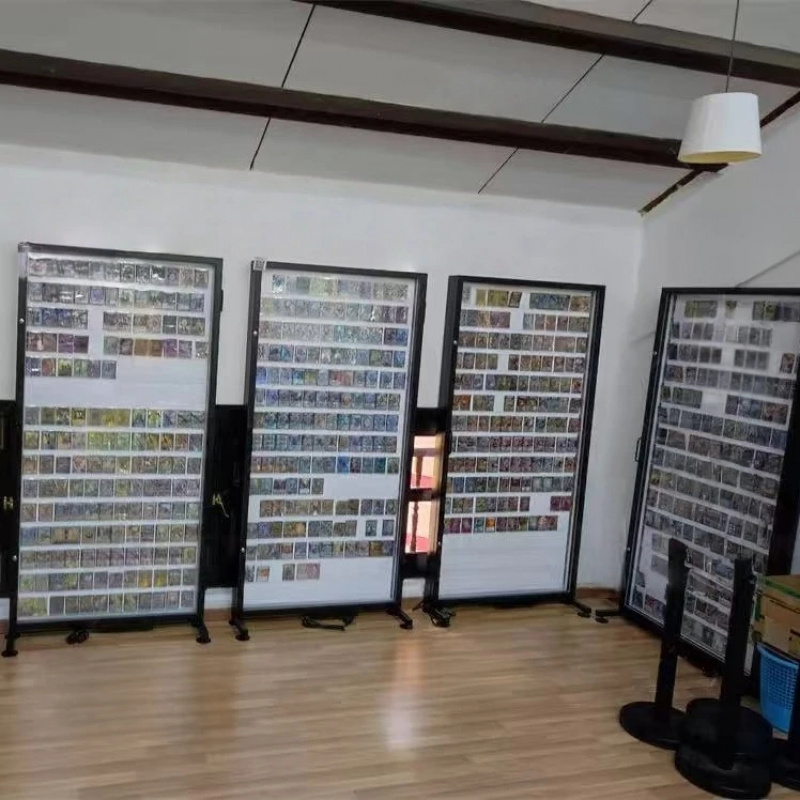 Espositore da parete in metall - Graded Card Display recensione e prezzo